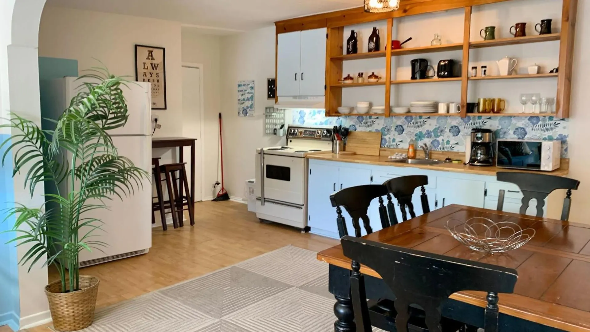 Stylish Unit #4, Perfect For Families And Groups Apartment Halifax Canada