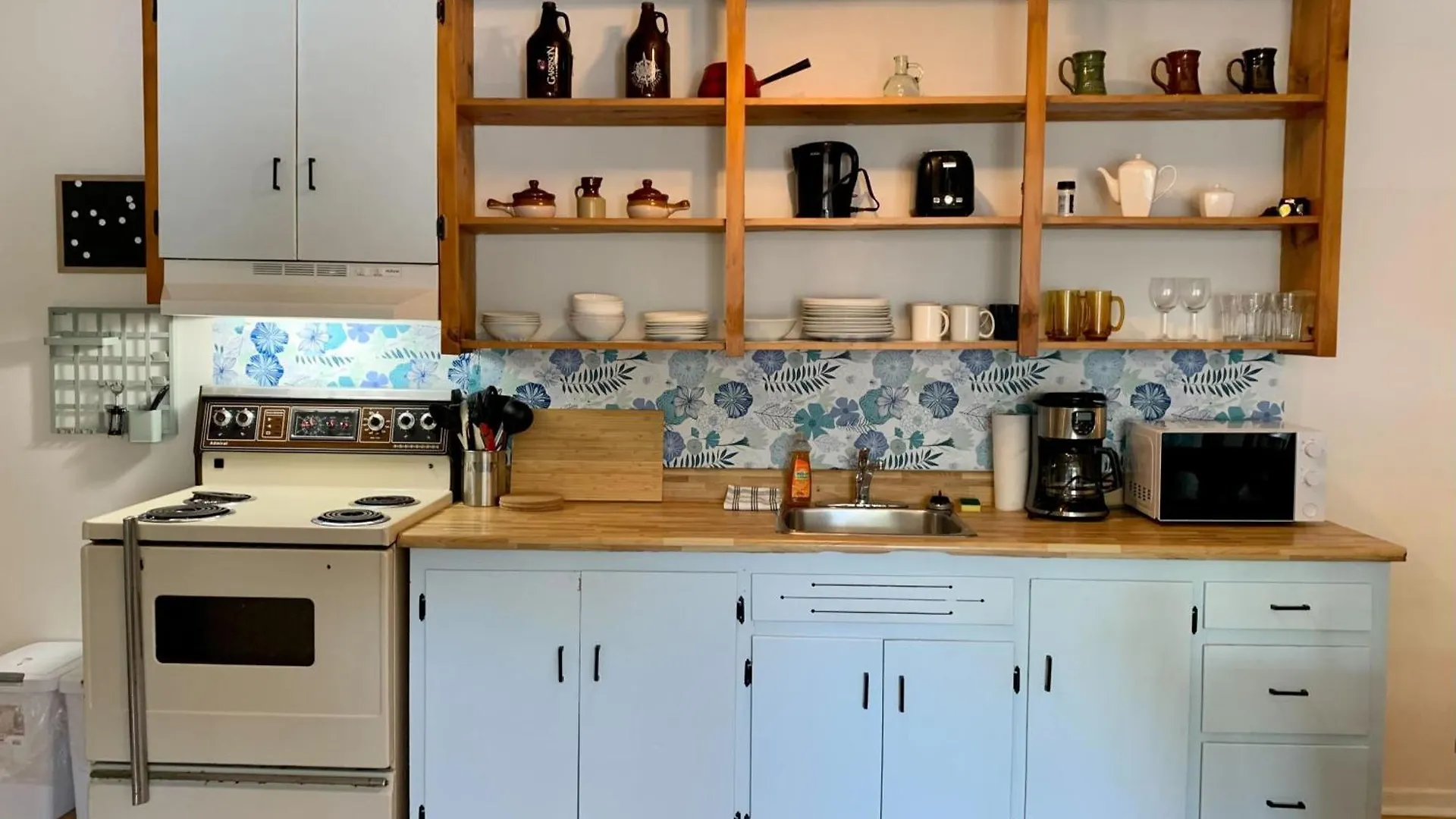 Stylish Unit #4, Perfect For Families And Groups Apartment Halifax Canada